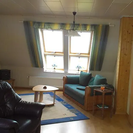 アパート Ferienwohnung Am Park ノイシュトレーリッツ