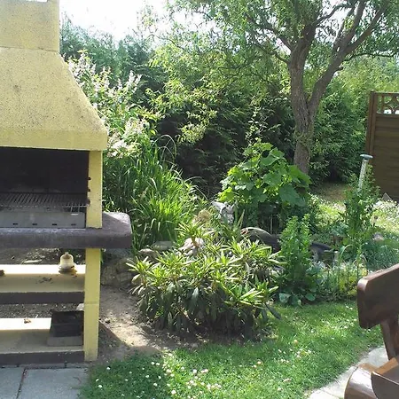 Ferienwohnung Am Park アパート ノイシュトレーリッツ