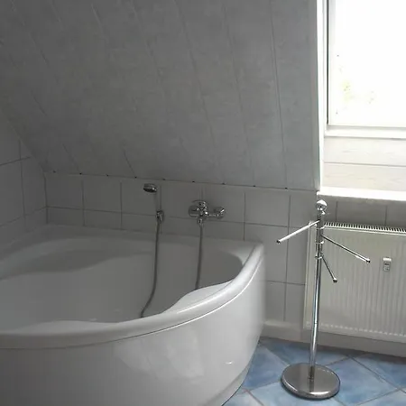 Ferienwohnung Am Park アパート ノイシュトレーリッツ